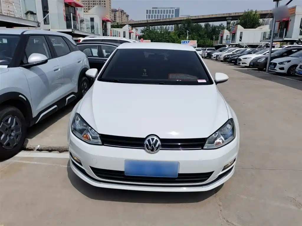Volkswagen Golf 2014 1.6L Automatic Fashion Edition фото 3