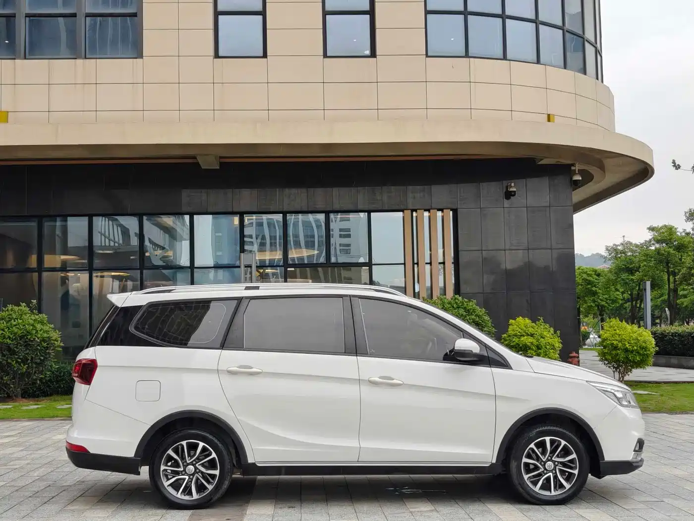 Baojun 730 2019 2019 1.5T CVT Fashion Edition 7-Seater China VI