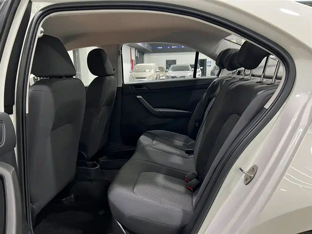 VOLKSWAGEN SANTANA