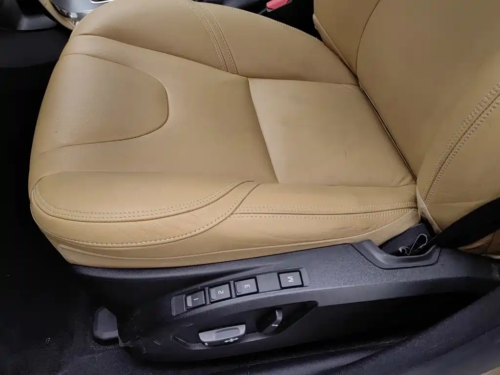 Volvo V40 2017 2017 T3 R-Design