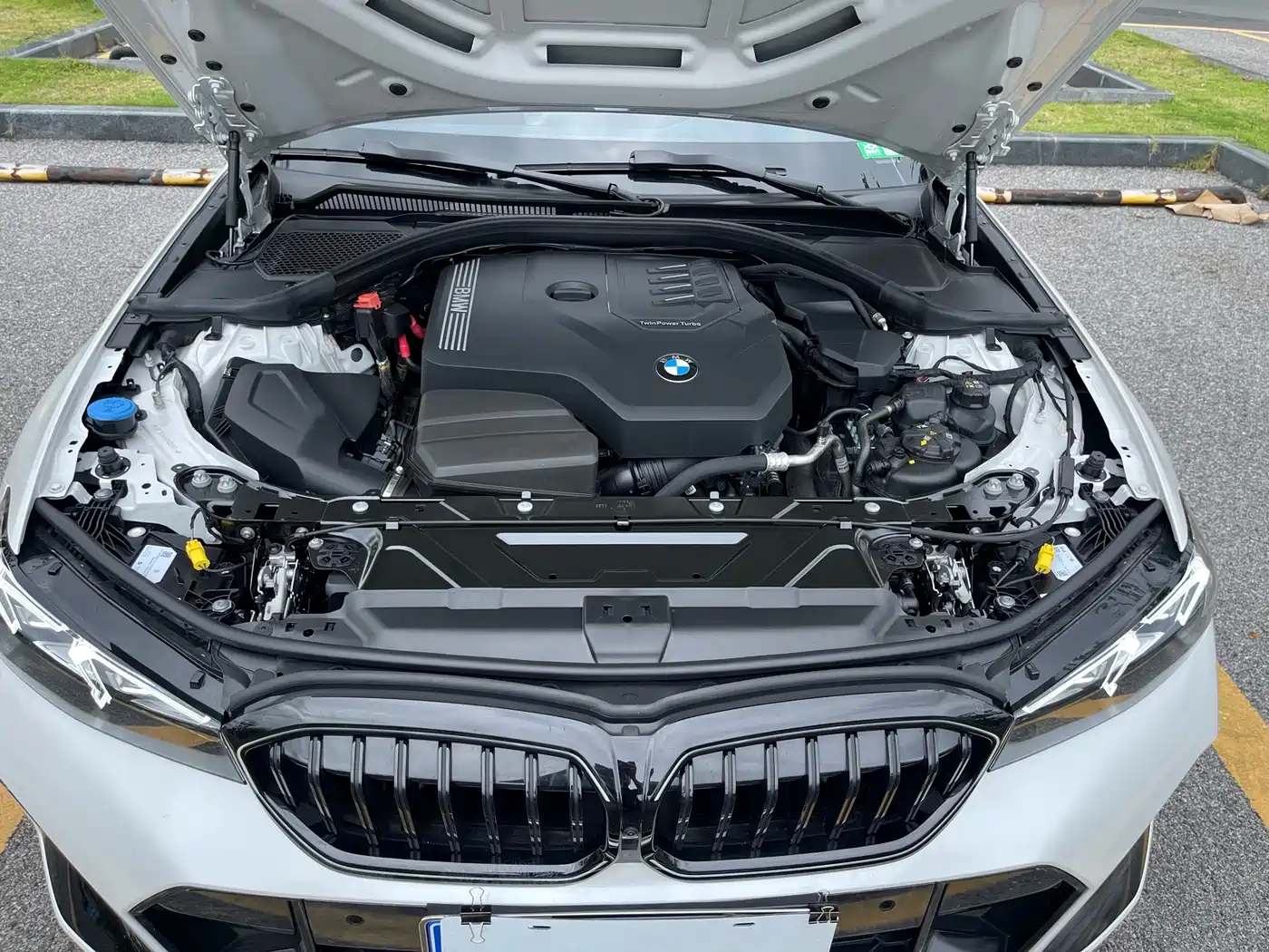 BMW 3 Series 2025 330Li M Sport Night Edition фото 24