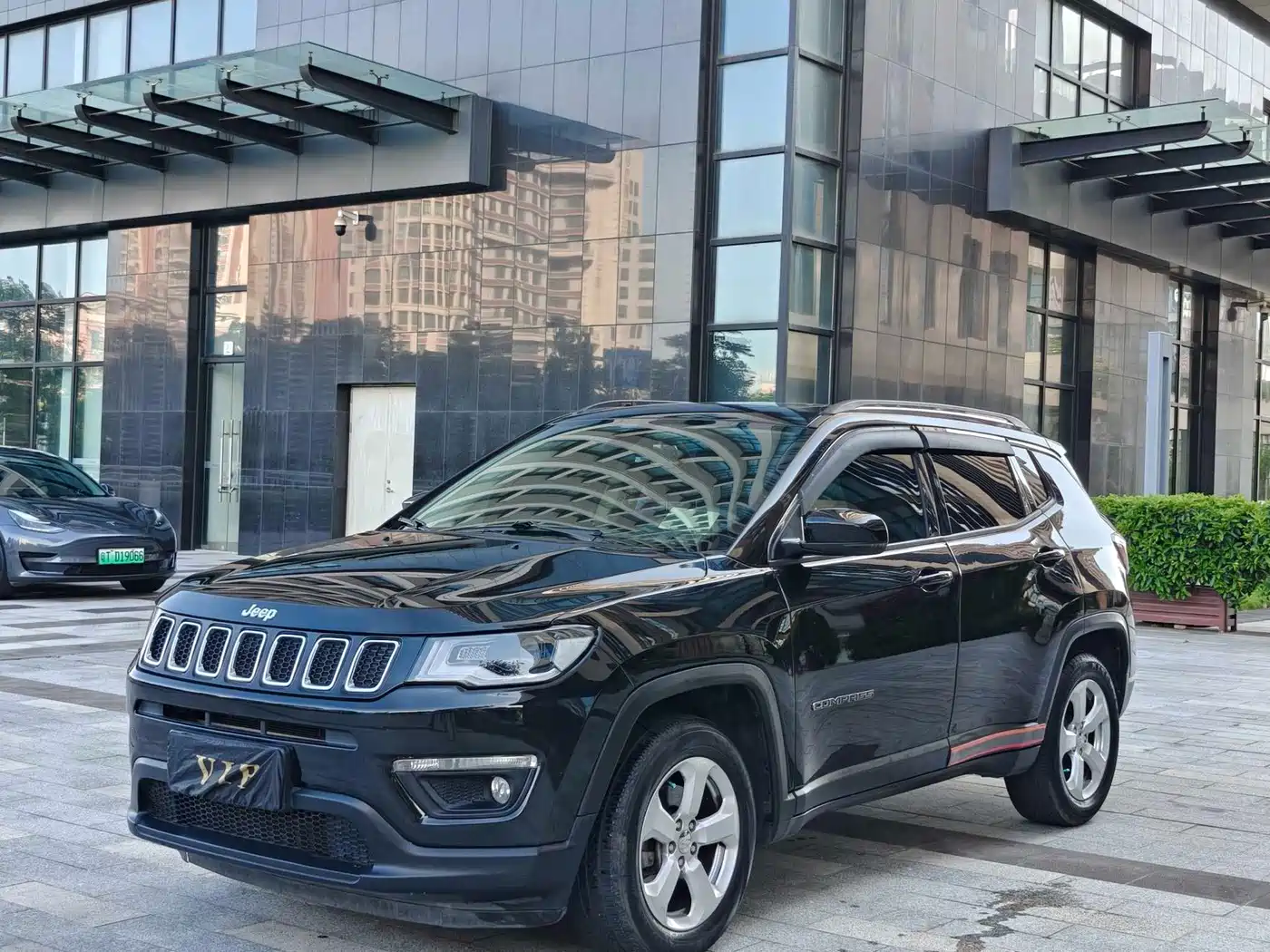 Фото 2 - Jeep Compass
