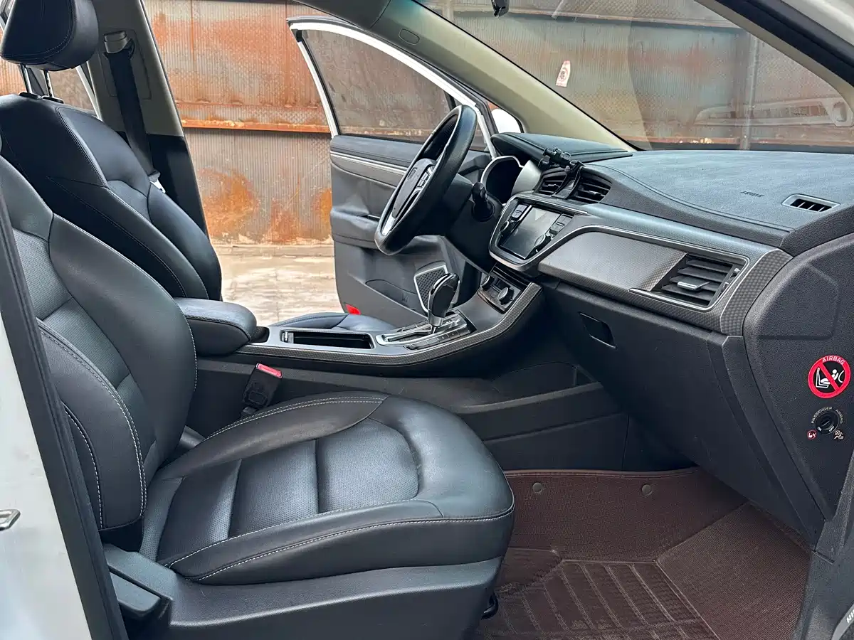Фото 7 - Geely Emgrand GS