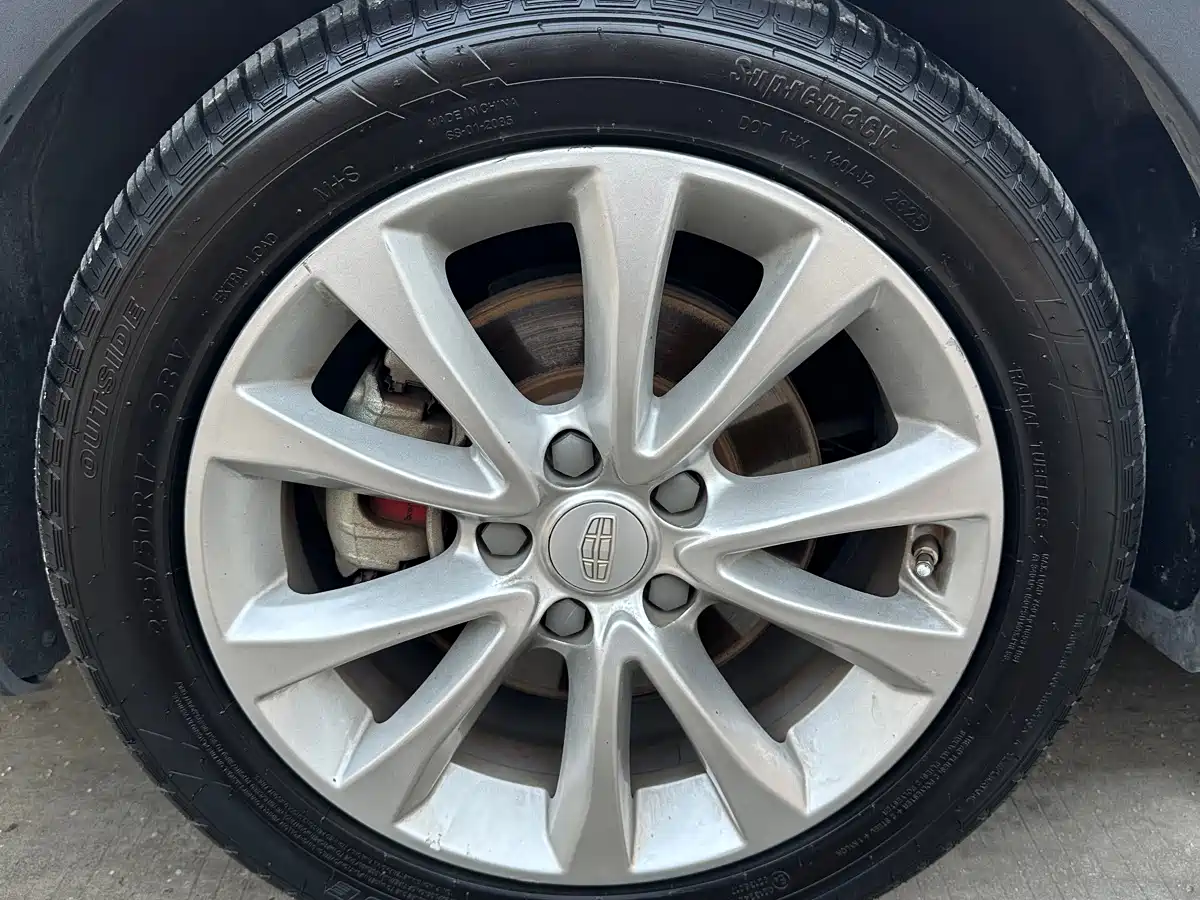 Фото 13 - Geely Emgrand GS
