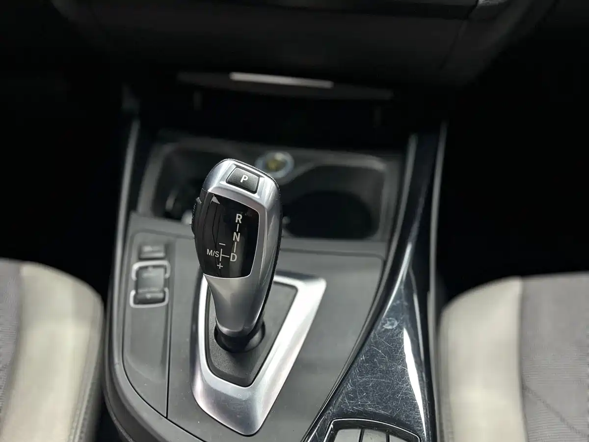 BMW 1 Series (Import) 2013 Facelift 116i Urban Model фото 7