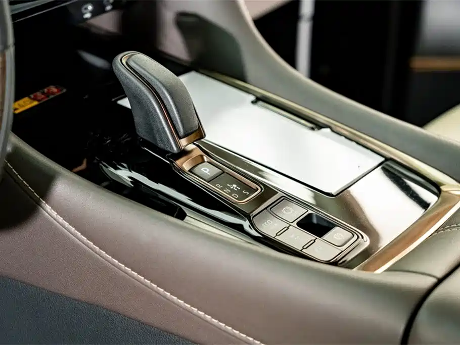 Toyota Alphard 2024 Hybrid 2.5L Ultimate Enjoyment Edition фото 12