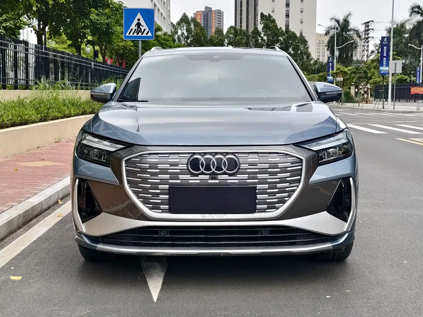 AUDI Q4 E TRON