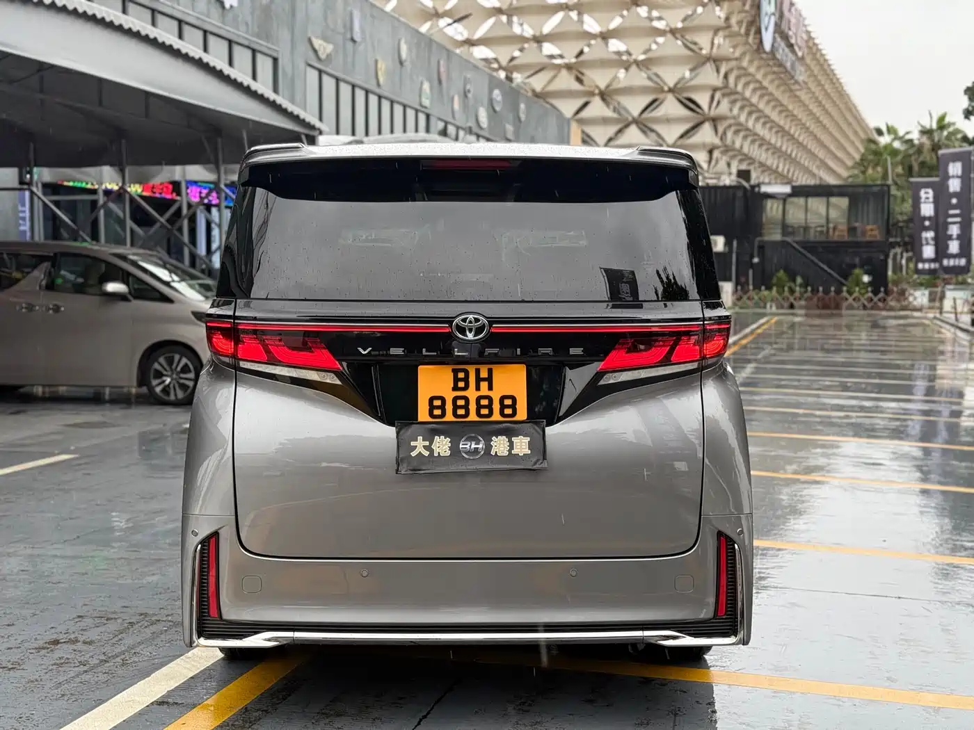 Toyota Vellfire фото 6