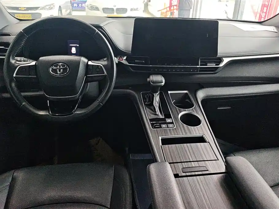 Toyota Sienna 2021 2.5L Hybrid Premium Edition фото 12
