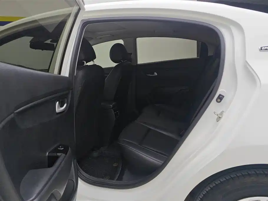 Photo 11 - Kia K2