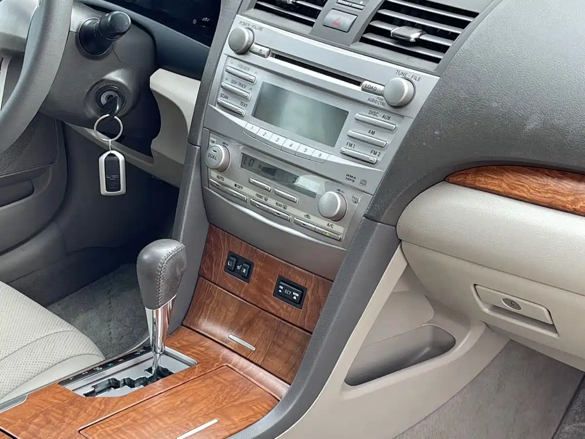 Photo 8 - Toyota Camry