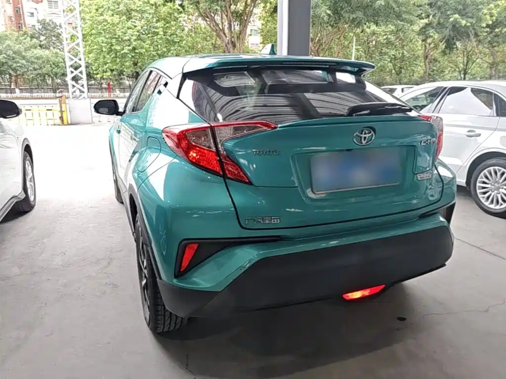 Toyota C-HR 2020 Model 2.0L Leading фото 23