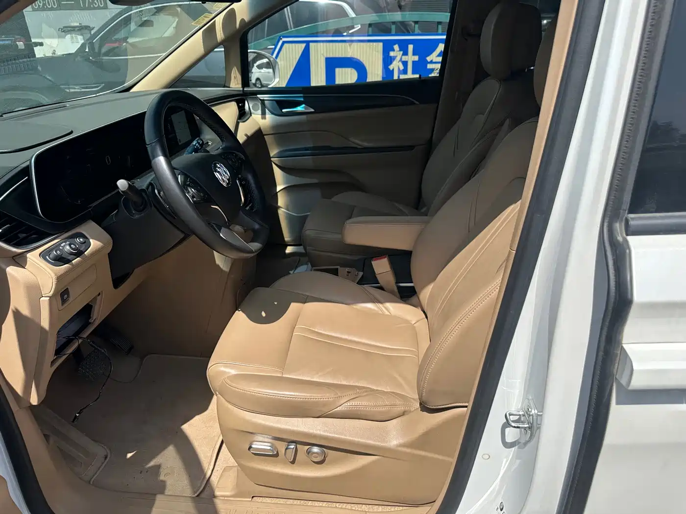 Buick GL8 2021 ES Landlord 653T Premium фото 4