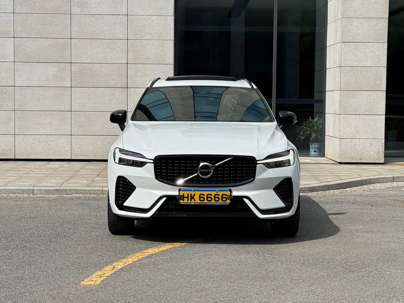 Photo 2 - Volvo XC60