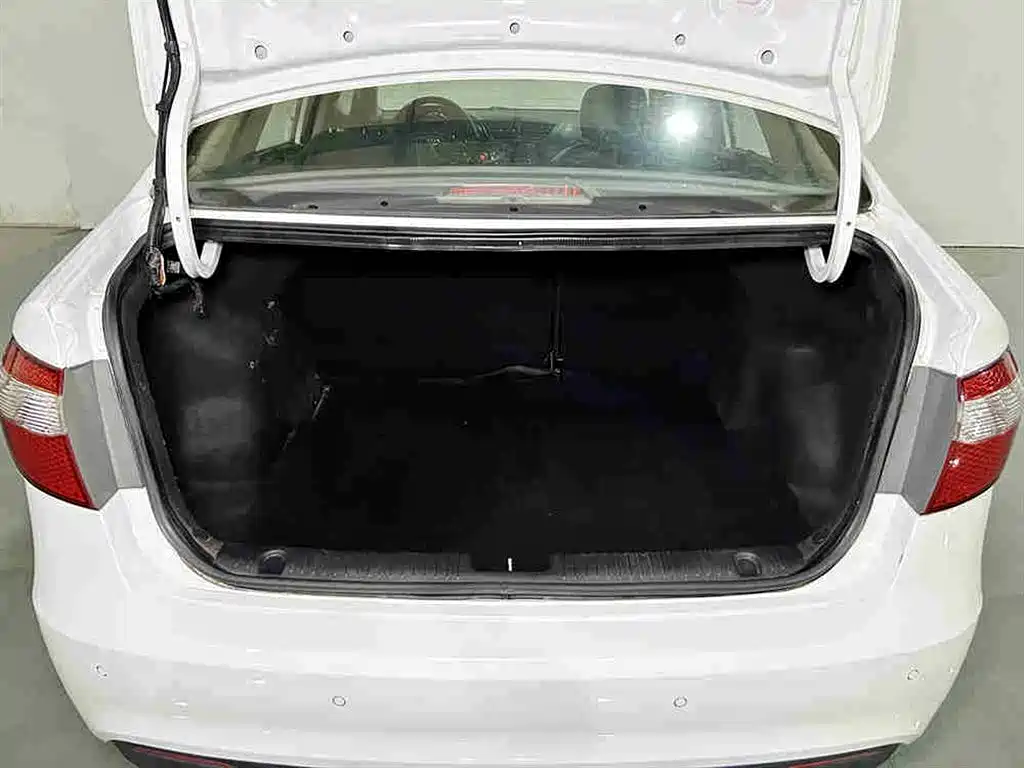 Kia K2 2012 Sedan 1.6L AT Premium Commemorative Edition фото 6