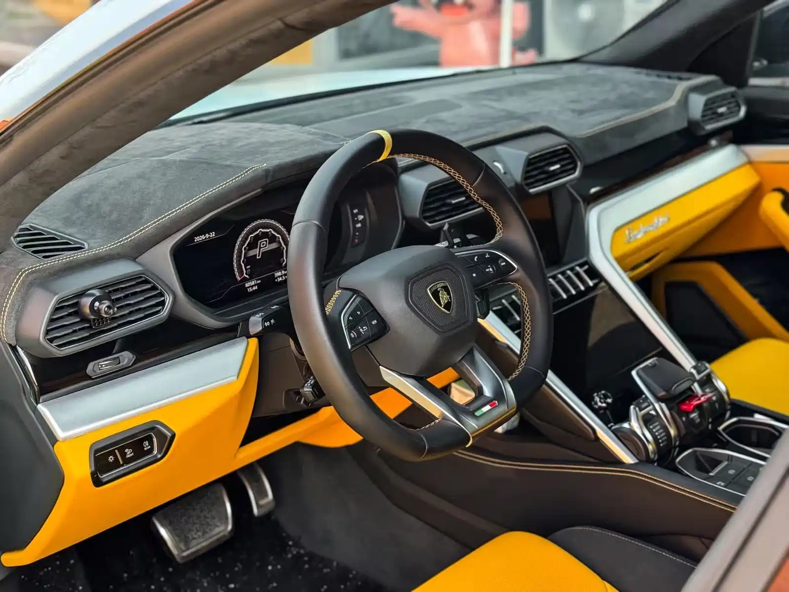 Фото 14 - Lamborghini Urus