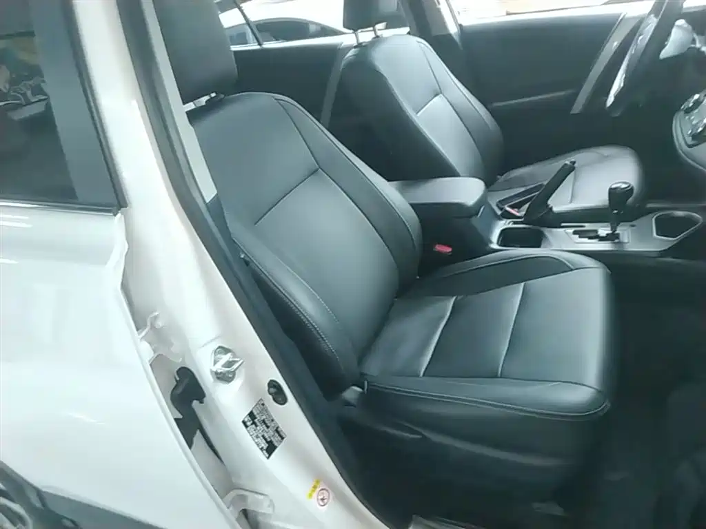 Toyota RAV4 Rongfang 2016 2.0L CVT 2WD Trend (China V) фото 25