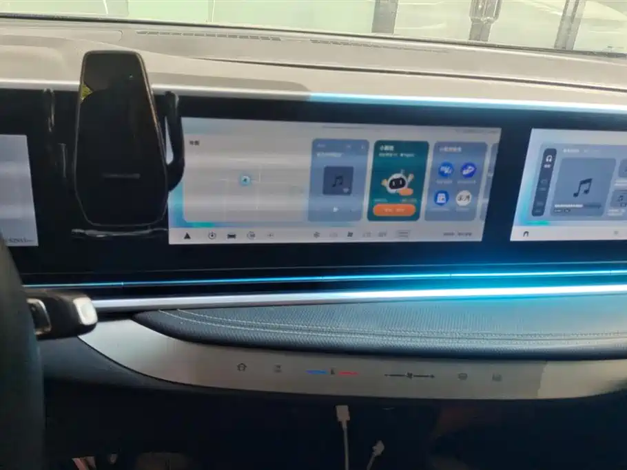 SAIC Maxus Maxus G90 2022 2.0T Starlight 7-Seater фото 13