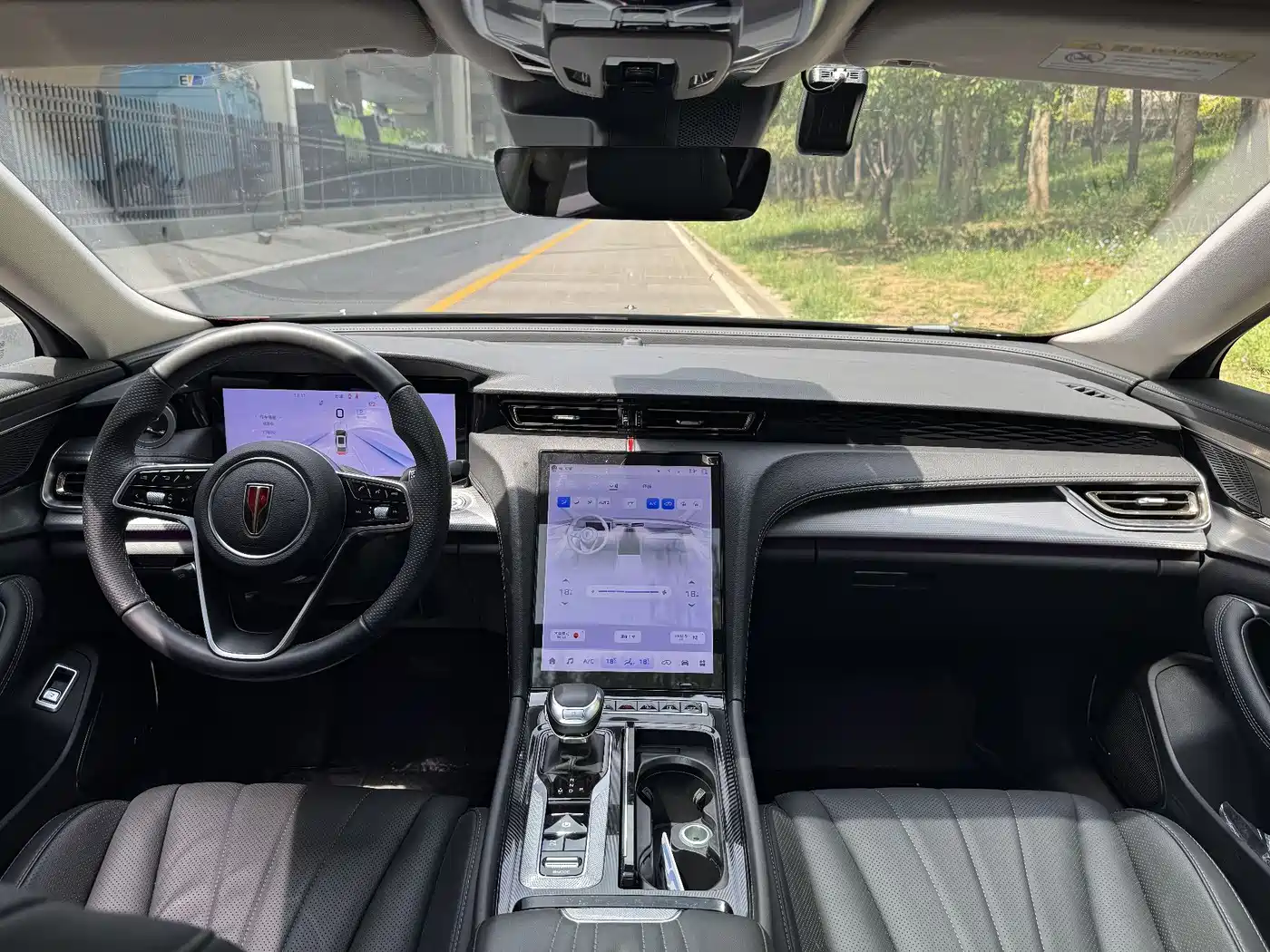 Hongqi H5 2024 2.0T Automatic Smart Connect Flag Smooth Edition фото 2