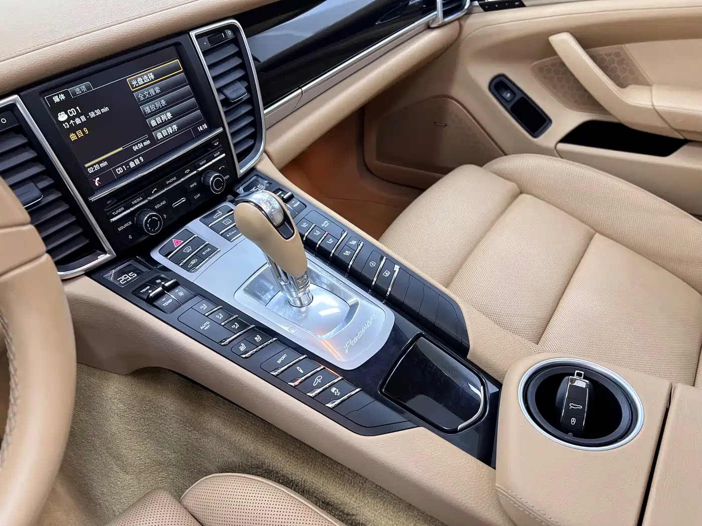 Porsche Panamera 2016 Panamera 4 Edition 3.0T фото 29