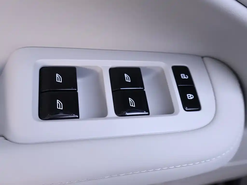 Volvo EM90 2026 2025 Ultra Six-Seater