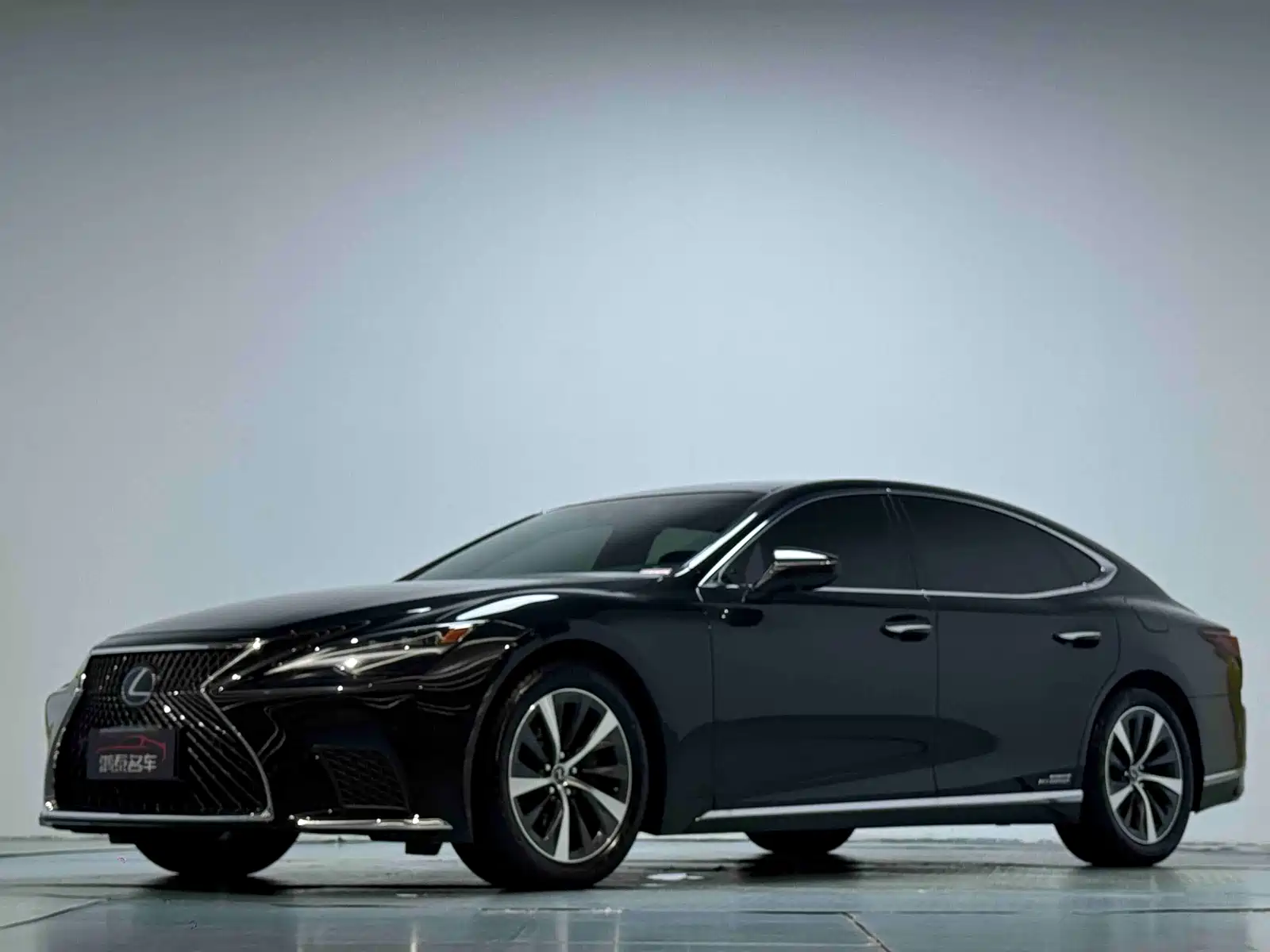 Фото 1 - Lexus LS