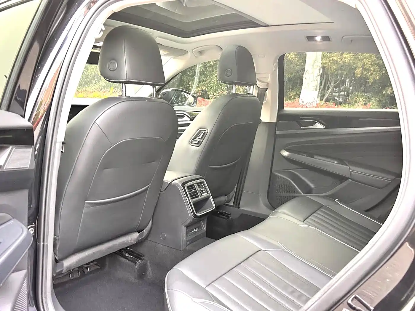 Volkswagen Passat 2022 330TSI Starlight Elite Edition фото 8