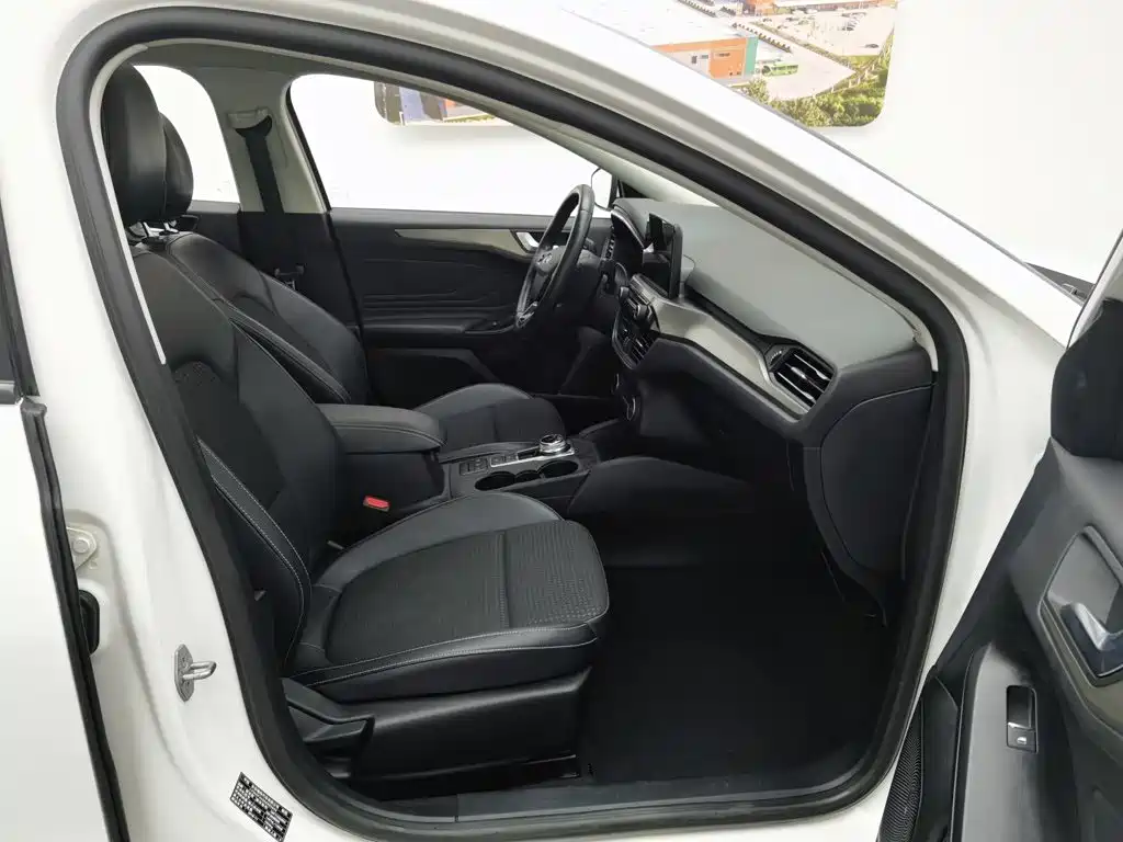 Фото 23 - Ford Focus