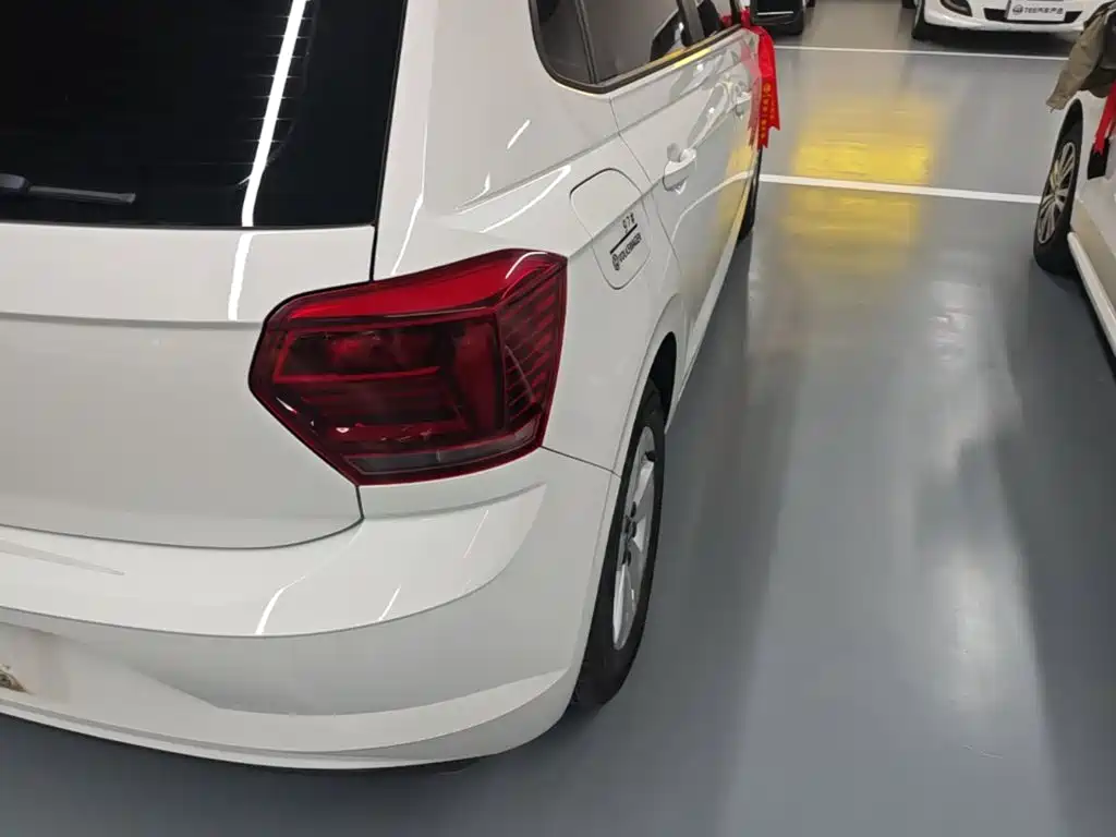 صورة 8 - Volkswagen Polo