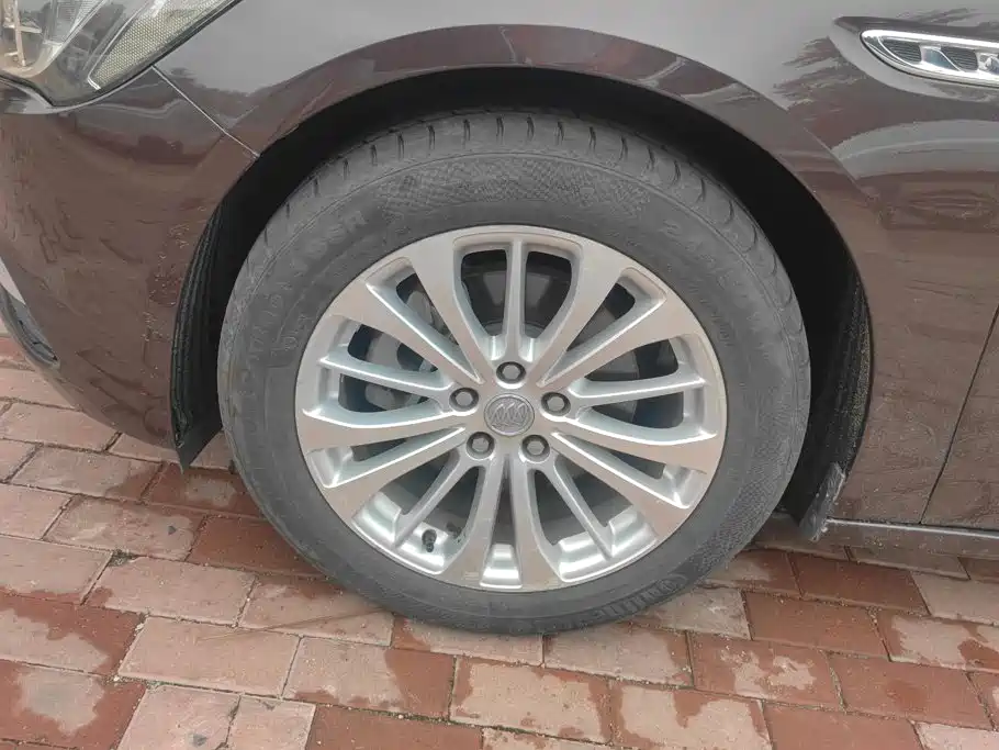 Photo 6 - Buick LaCrosse
