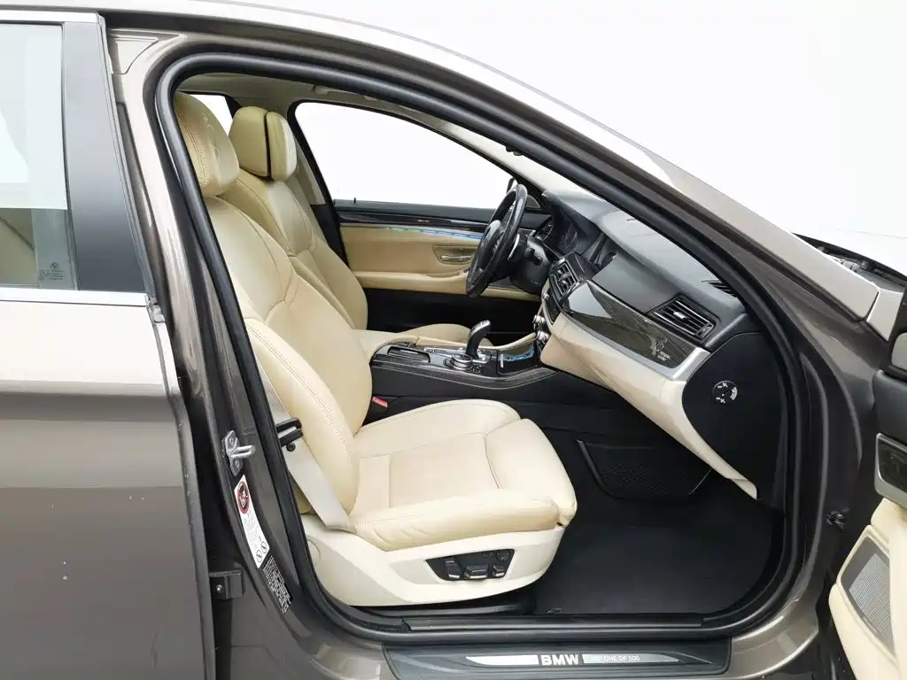صورة 23 - BMW 5 Series