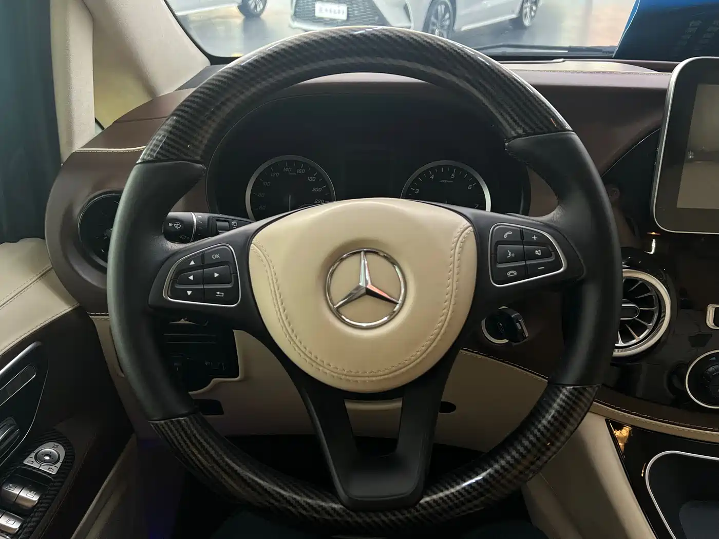Mercedes-Benz Vito 2021 2.0T Elite 7-Seater фото 16