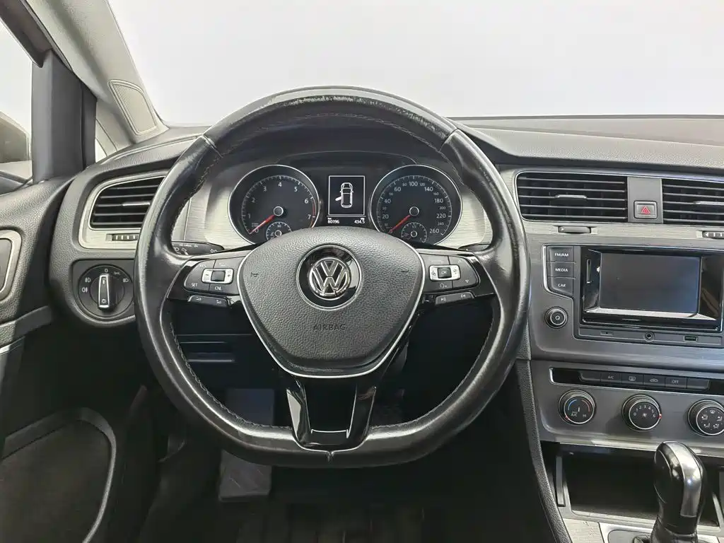 Фото 11 - Volkswagen Golf