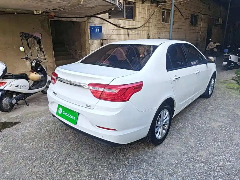 Фото 7 - Geely Vision