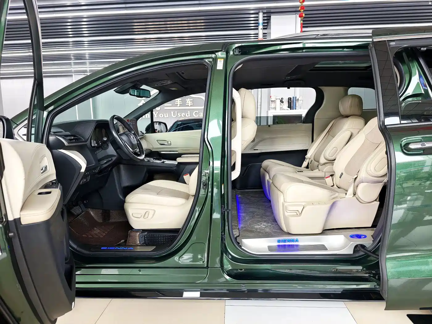 Фото 5 - Toyota Sienna
