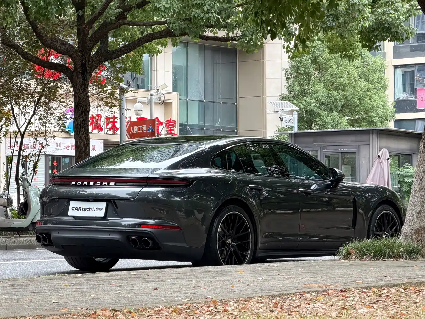 Photo 5 - Porsche Panamera