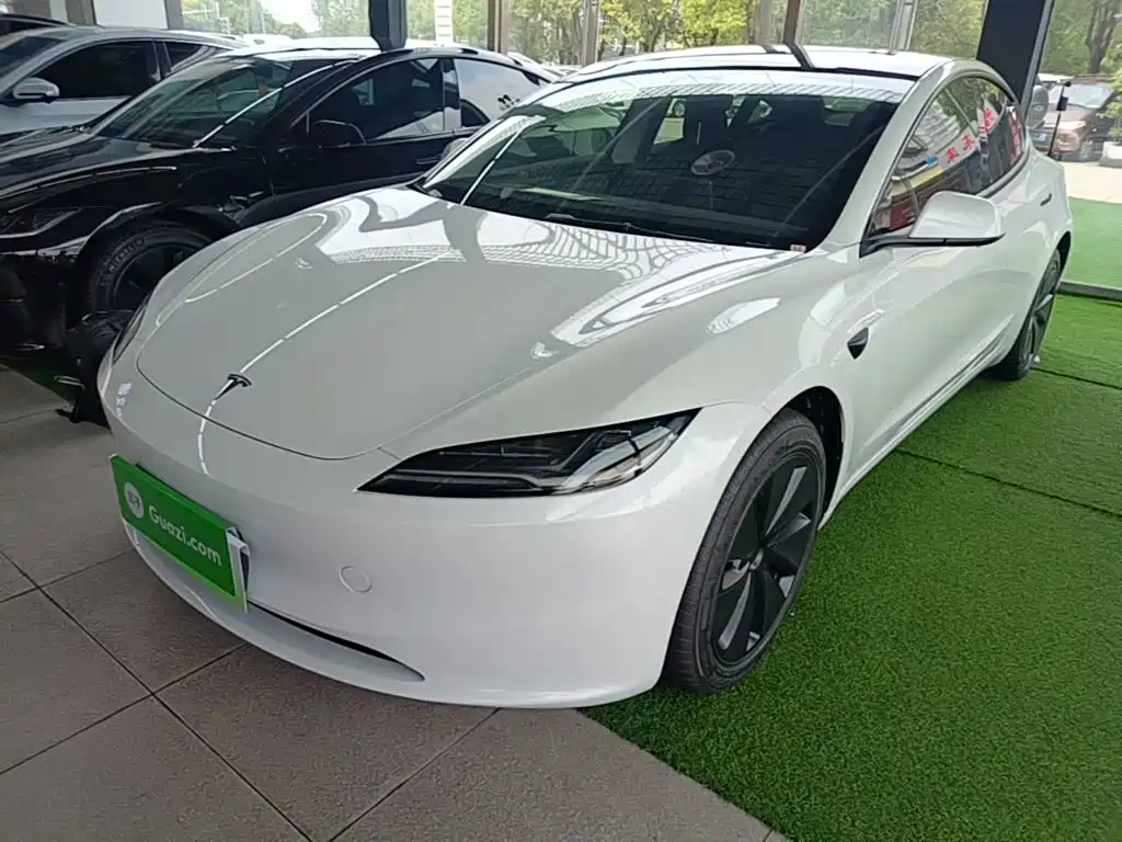 Tesla Model 3 2026 2025 Model Year Facelift Rear-Wheel Drive
