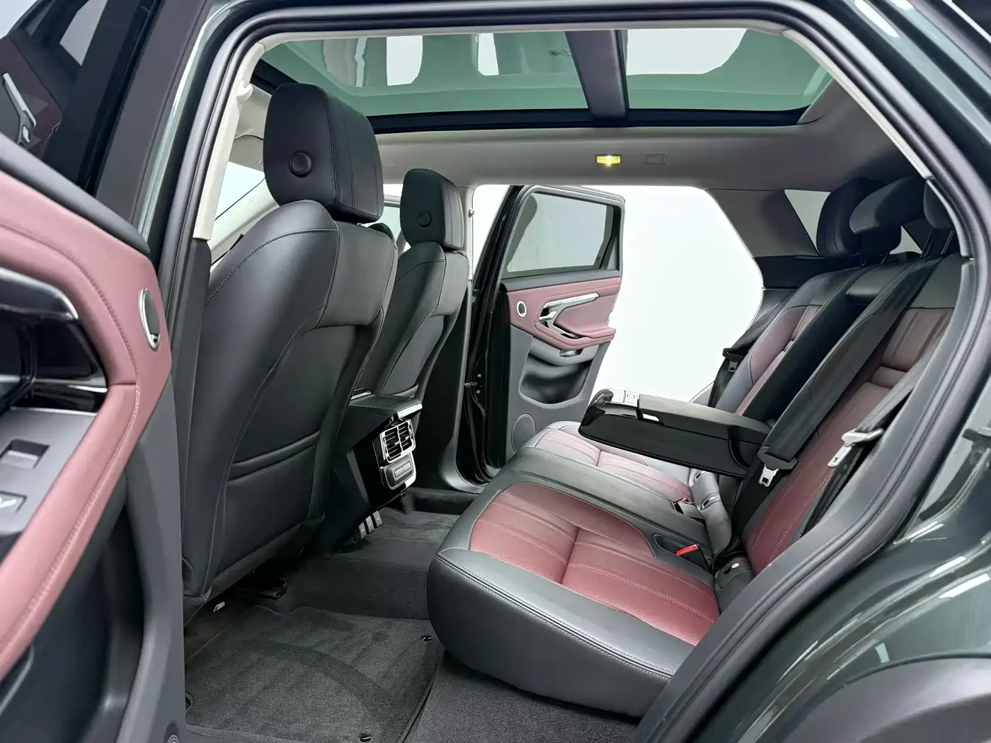 Land Rover Range Rover Evoque 2023 Range Rover Evoque L 249PS Luxury Edition фото 3