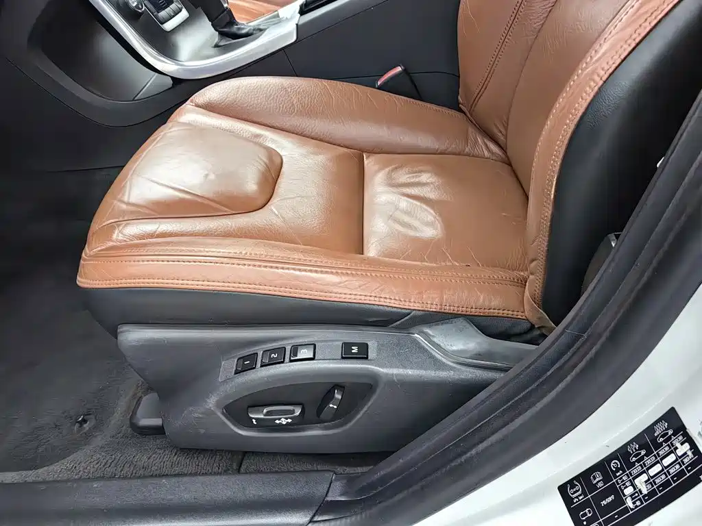 Фото 20 - Volvo V60