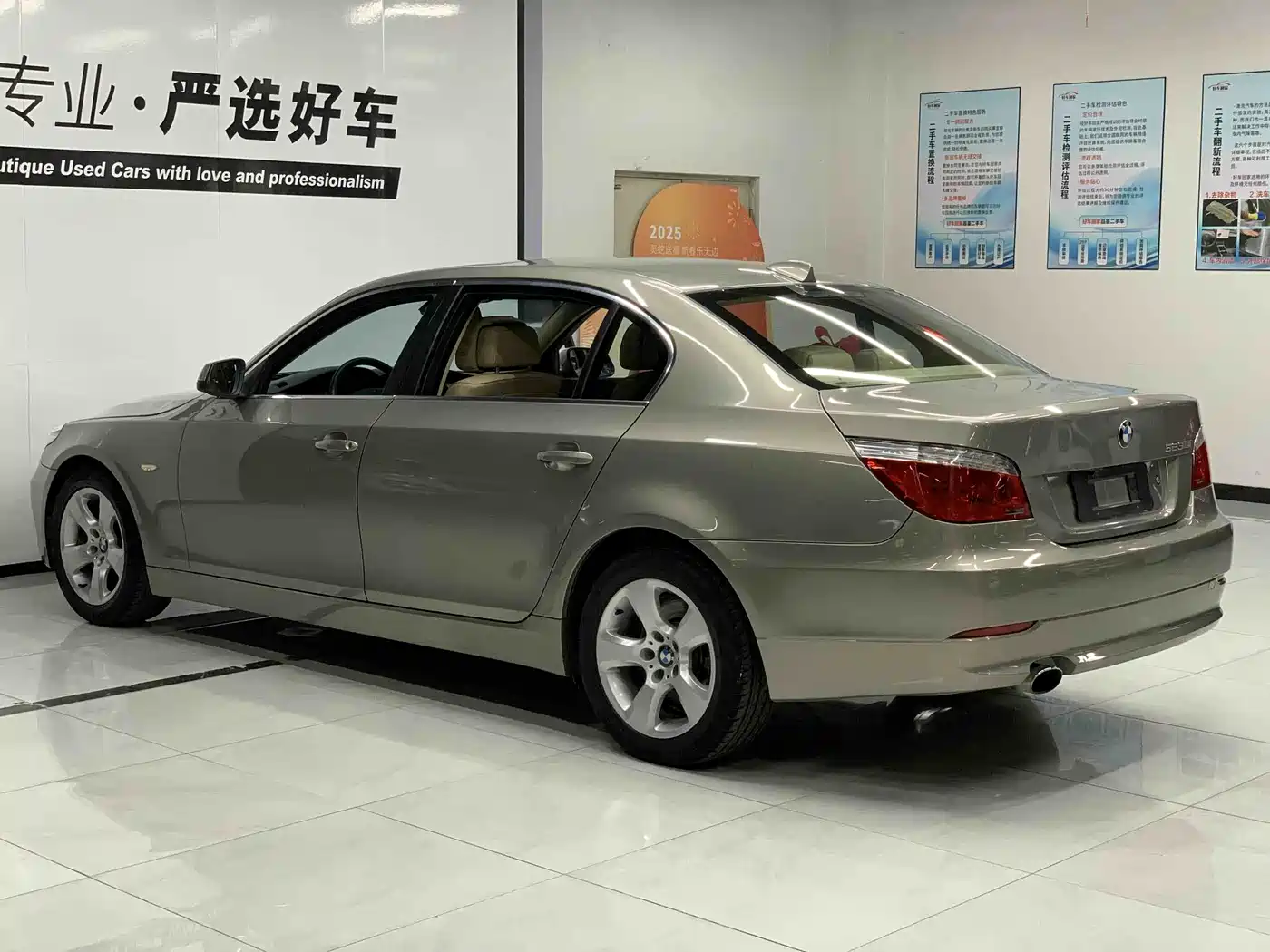 BMW 5 Series 2010 520Li Leading фото 5