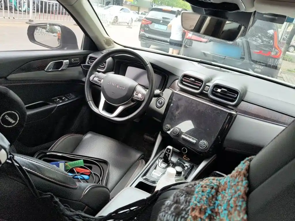 Photo 3 - Lynk & Co 02