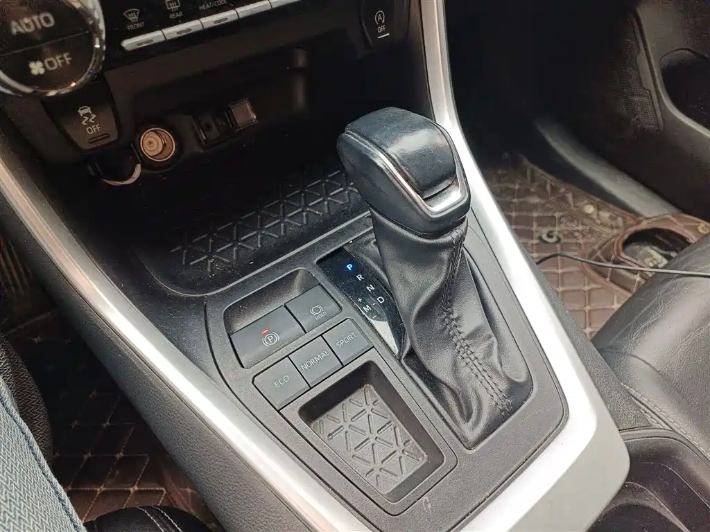 Toyota Wildlander 2022 2.0L CVT FWD Luxury Edition фото 9