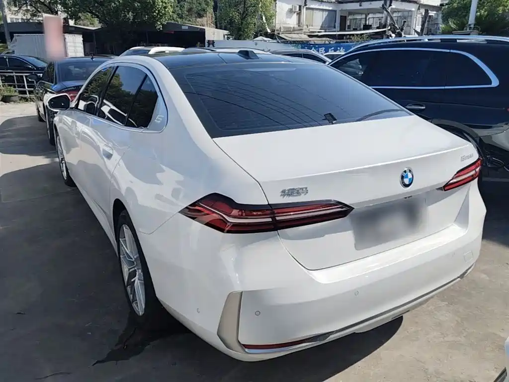 BMW 5 Series 2024 525Li Luxury Package фото 5