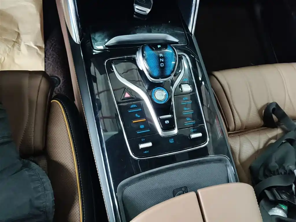 BYD Tang New Energy 2021 DM-i 112KM Honor фото 14