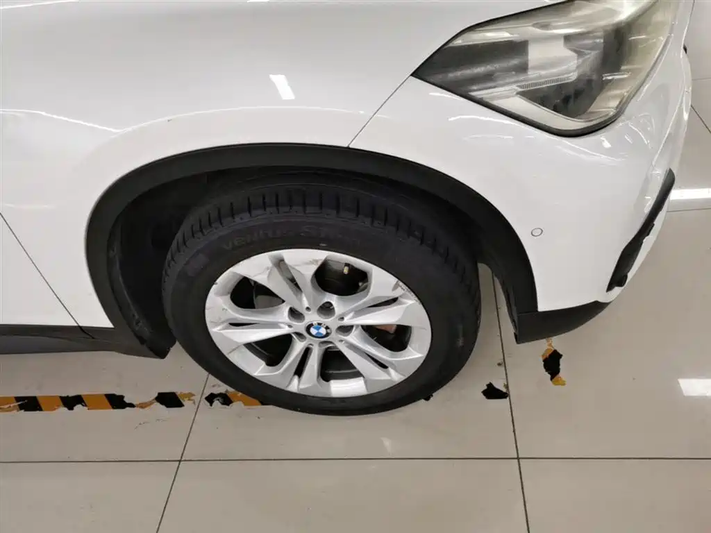BMW X1 2016 sDrive18Li Premium Model фото 14