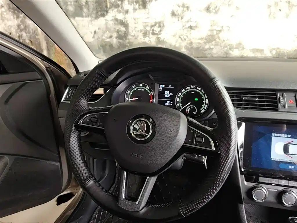 Škoda Octavia 2019 TSI230 DSG Zhixing Comfort Edition China VI фото 11