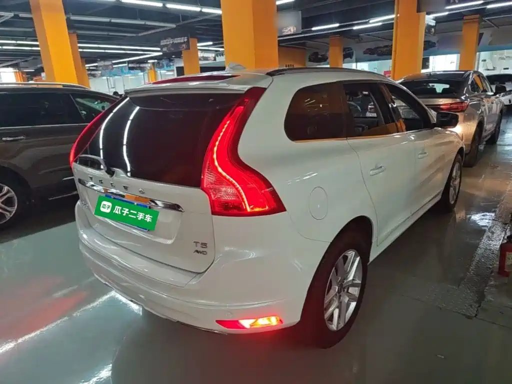 Фото 7 - Volvo XC60