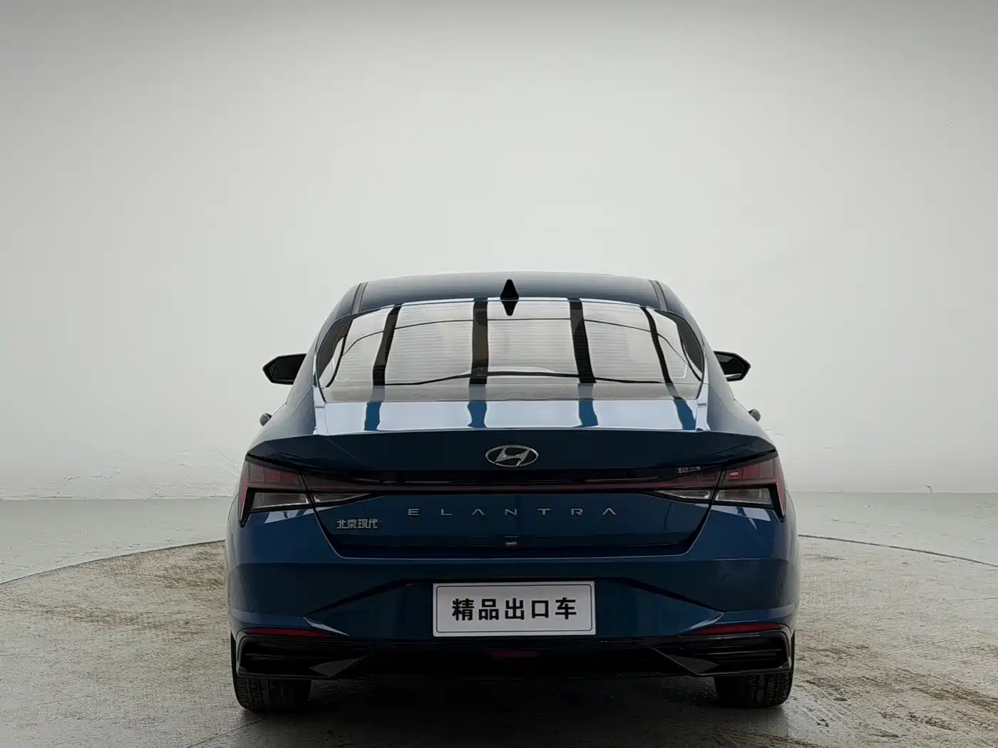 Hyundai Elantra 2022 1.5L CVT LUX Premium Edition фото 5