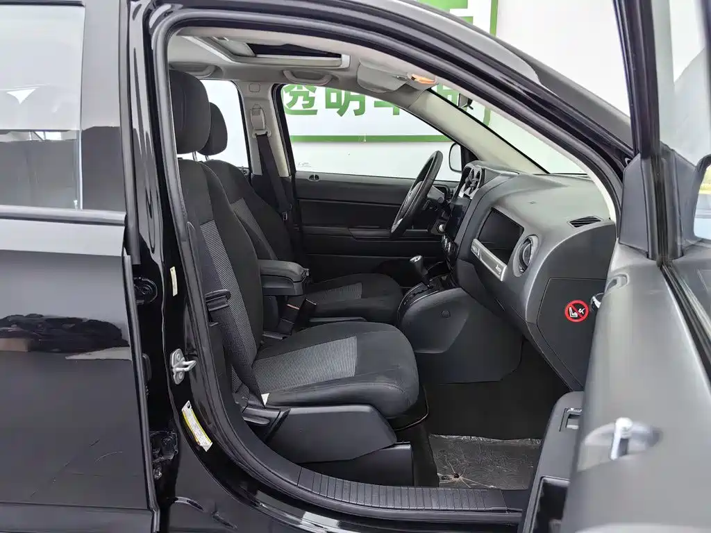 Jeep Compass (Import) 2016 2015 2.0L 2WD Sport