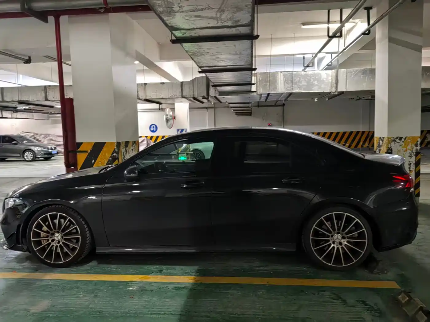 Mercedes-Benz A-Class AMG 2019 AMG A 35 L 4MATIC фото 5
